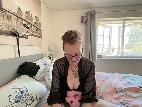 Curvy-Jinx webcam