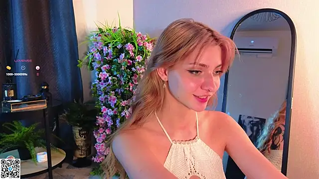 VelvetZephra webcam