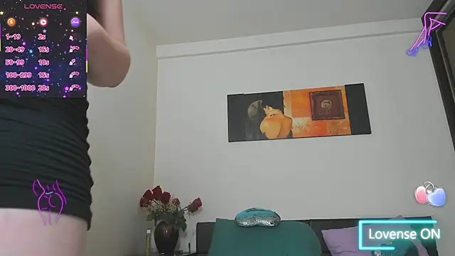 GoldenLunaa webcam