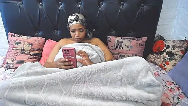 CandyBoobs69 webcam