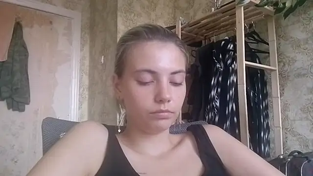 Helen18glo webcam