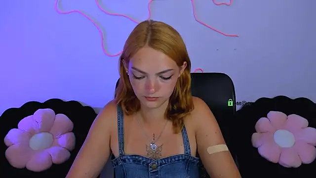 melody_sky_ webcam