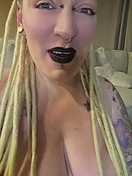 PinkTheHawk webcam