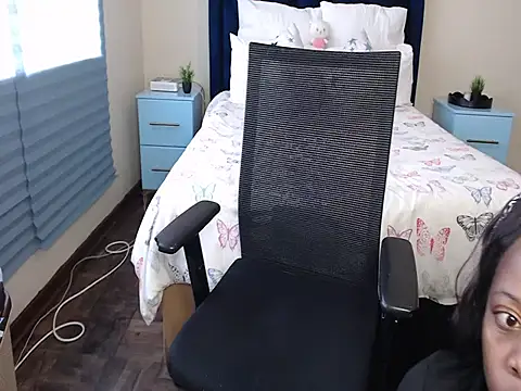 QUEENMANDYY webcam