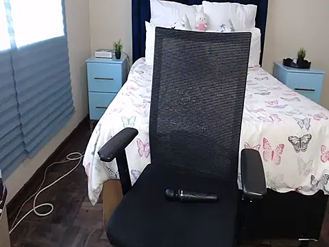 QUEENMANDYY webcam