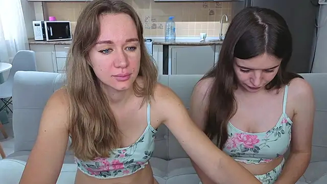 witches_couple live cam on StripChat