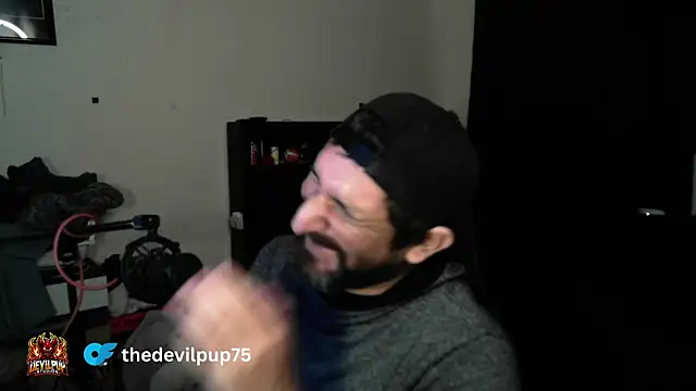 DevilPup75_ webcam