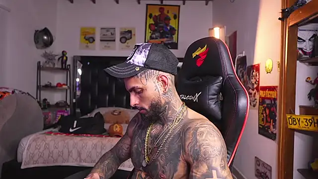 logan_hugh8 webcam