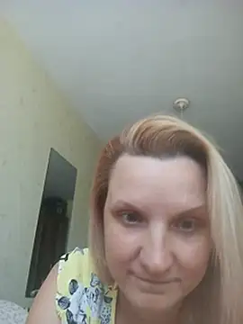 SusanGold9211 webcam