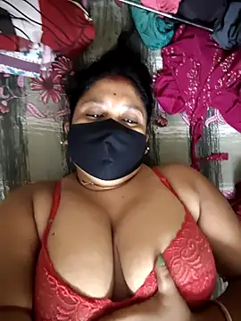 Curvy-Kamini webcam