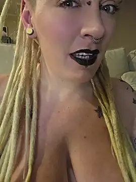 PinkTheHawk webcam