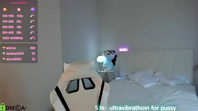 Luna_Vibee live cam on StripChat