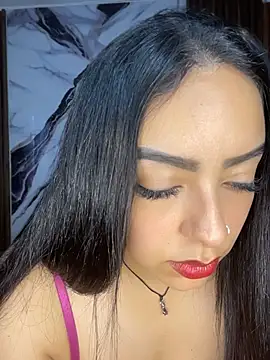 nina_glow webcam