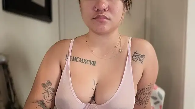 momgoeswild webcam