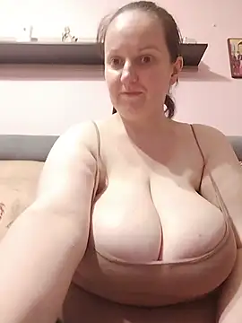 BustyLadyAlma webcam