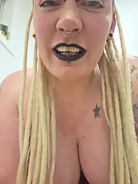 PinkTheHawk webcam