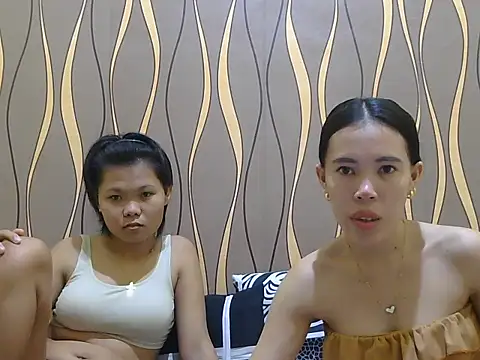 2sweetladies Live Webcam on Stripchat