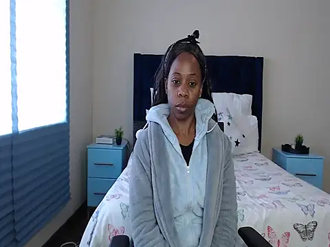QUEENMANDYY webcam