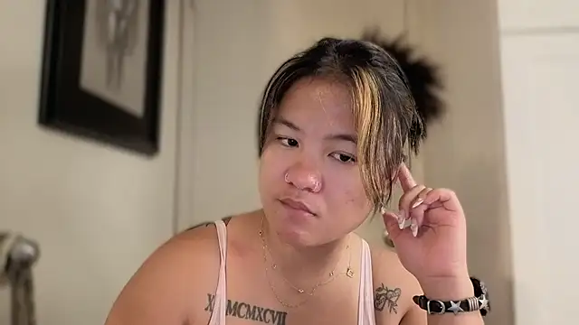 momgoeswild webcam