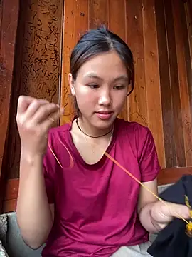 hoa_mai live cam on StripChat