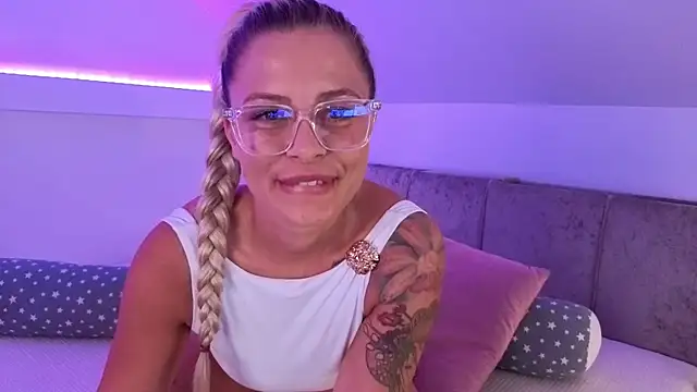 BluEyesKate webcam