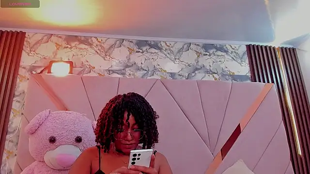 mia_rouxx1 webcam