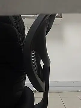 THATHAIRYTALLDUDE webcam