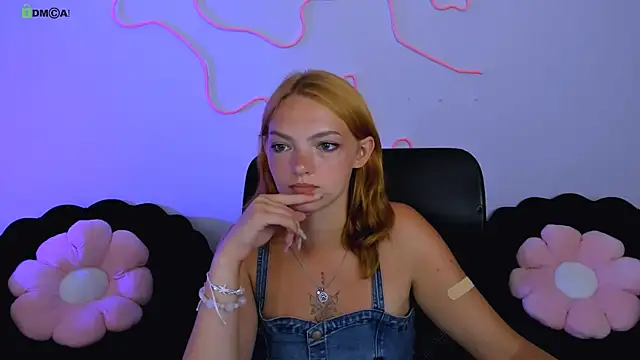 melody_sky_ webcam