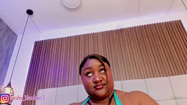 Saravy_Blandon live cam on StripChat