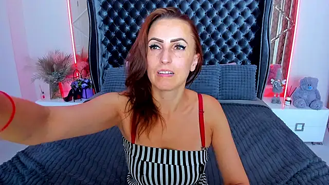 Rebecca_Diamond live cam on StripChat