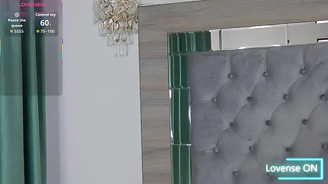 Lorehottie webcam