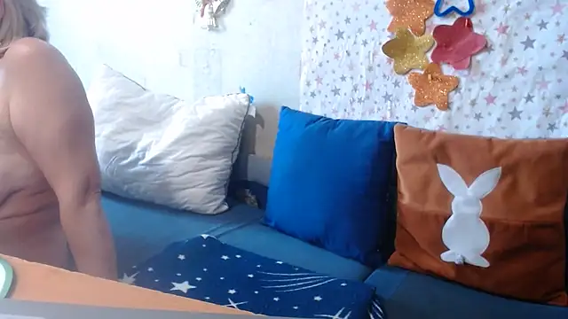QueenLana webcam
