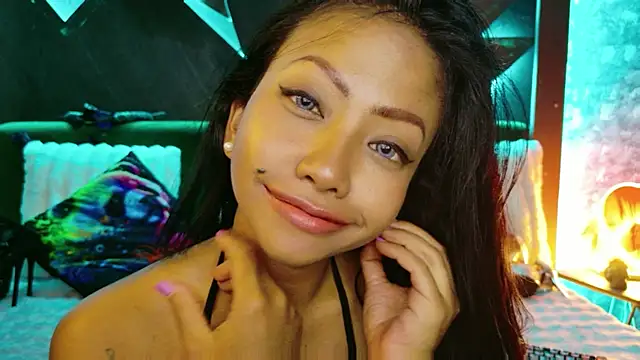 ElyaQuinn webcam