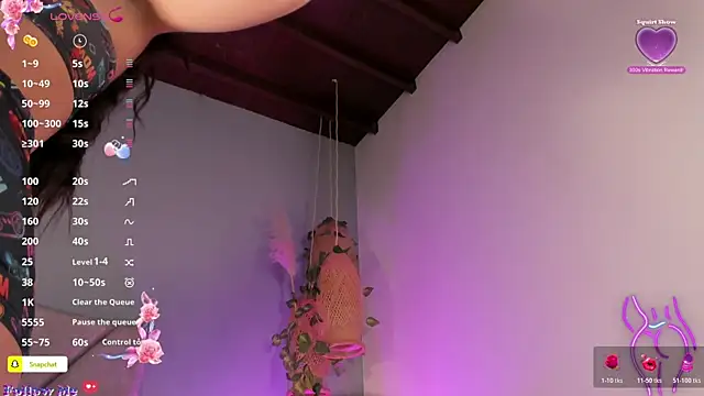 AlannaJoness webcam