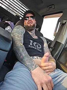 beardedtattood (Ask my age) - Get this rock rock hard and super horny