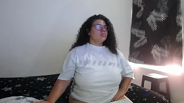 mabigomez00 live cam on StripChat