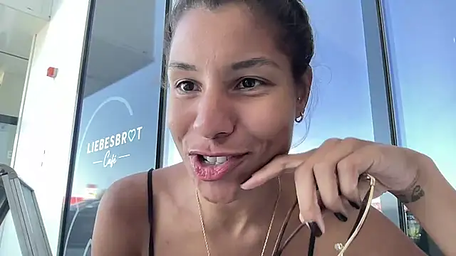 YaraEstelle webcam