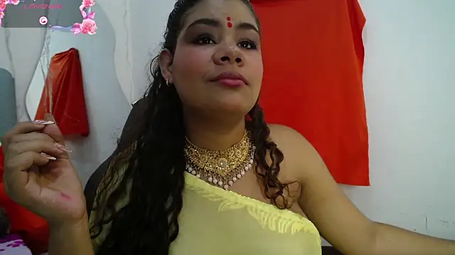 yaazhinii webcam