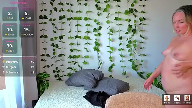 MonikFoxi webcam