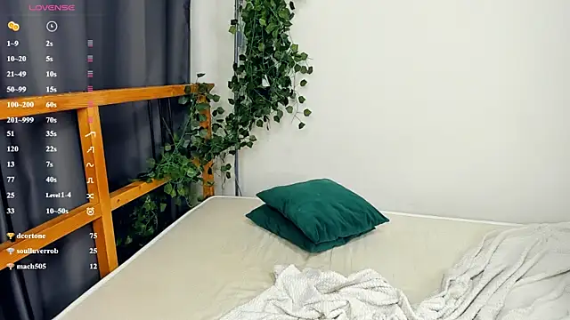 LunarLori webcam