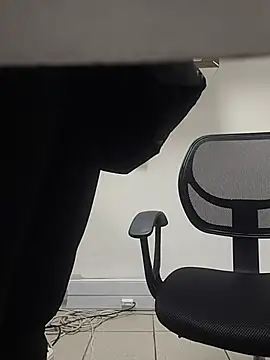 THATHAIRYTALLDUDE webcam