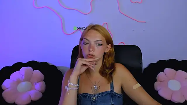 melody_sky_ webcam
