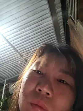 Lady-wet2 webcam