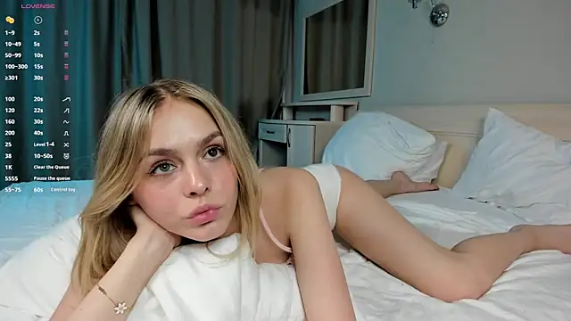 lillit_vivit live cam on StripChat