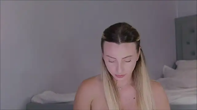 AlexisWhit webcam