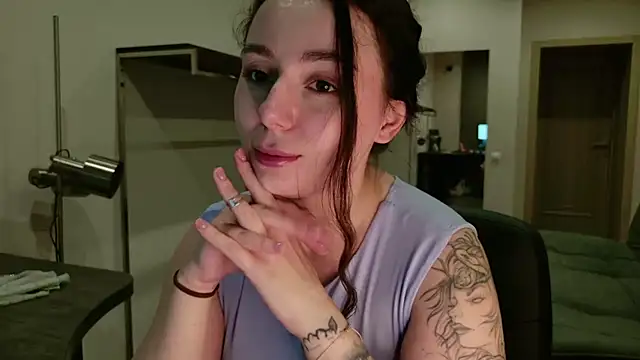 Di_na_Bell webcam