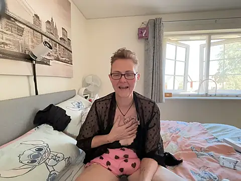 Curvy-Jinx webcam