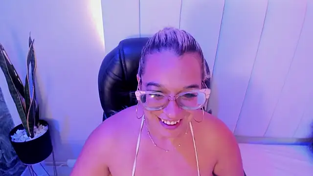 MHONIKBELUCCI webcam