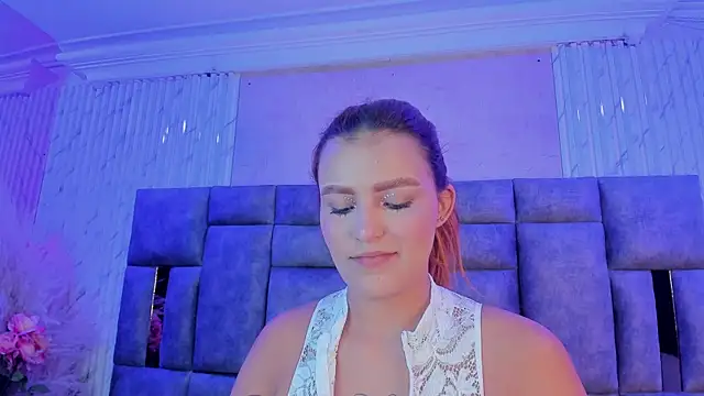 ZharaRousse webcam