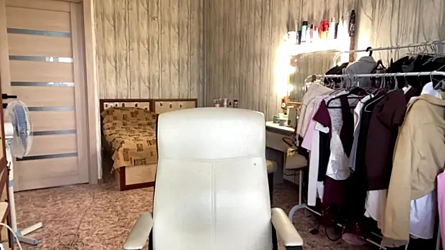 CrispyVeil webcam